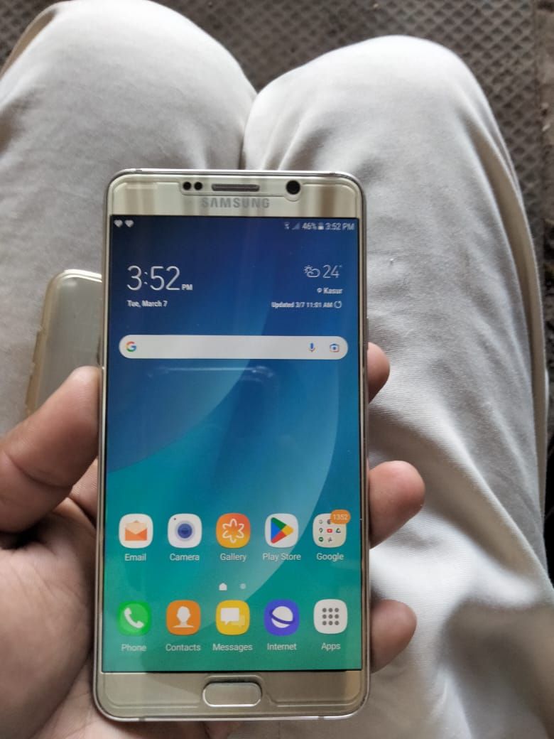 Samsung galaxy note 5 4gb ram and 32+memory by Muhammad Subahsadiq