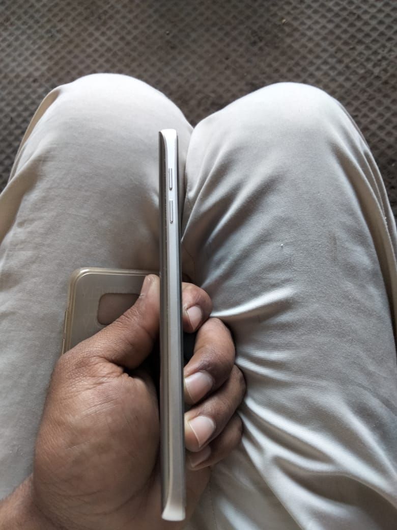 Samsung galaxy note 5 4gb ram and 32+memory by Muhammad Subahsadiq