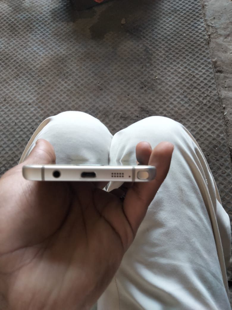 Samsung galaxy note 5 4gb ram and 32+memory by Muhammad Subahsadiq