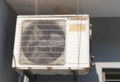 Kenwood 1 Ton AC non inverter with original remote and pipe in running by shahzad Butt