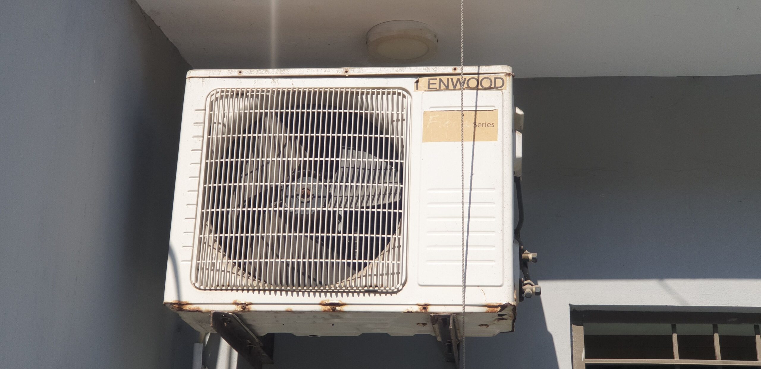 Kenwood 1 Ton AC non inverter with original remote and pipe in running by shahzad Butt