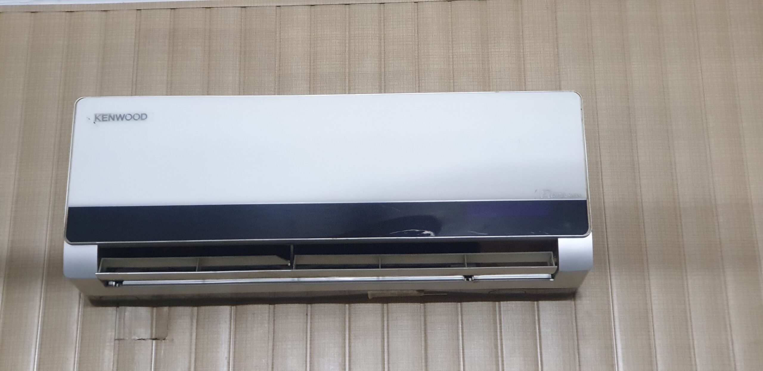 Kenwood 1 Ton AC non inverter with original remote and pipe in running by shahzad Butt