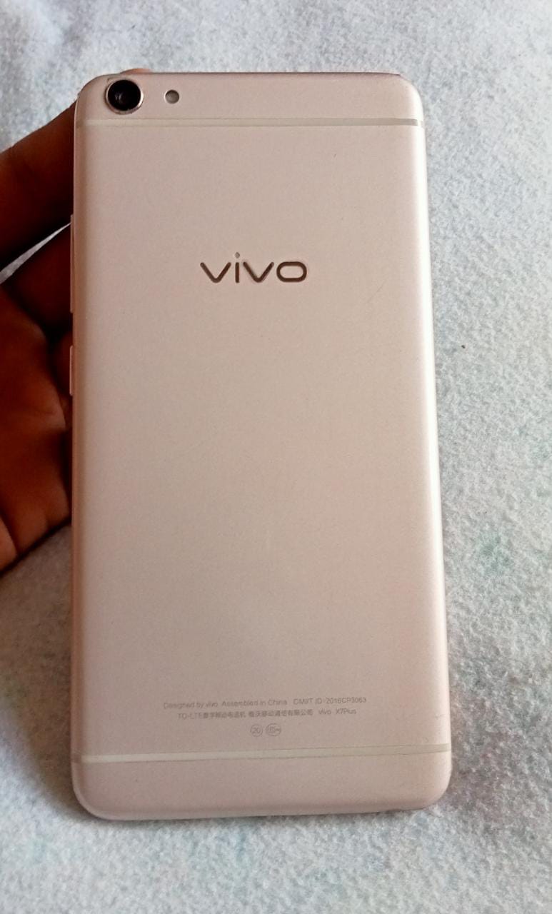 Vivo x7plus 6GB 128gb by Rauf Shafi