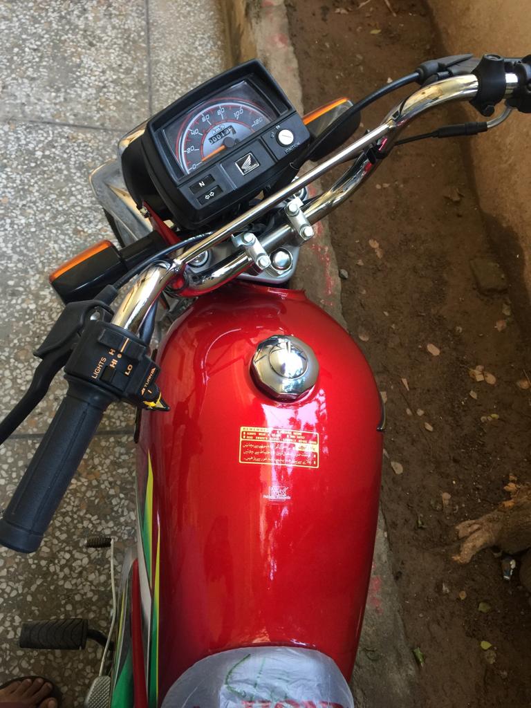 Honda CD 70 by Adeel Shakeel