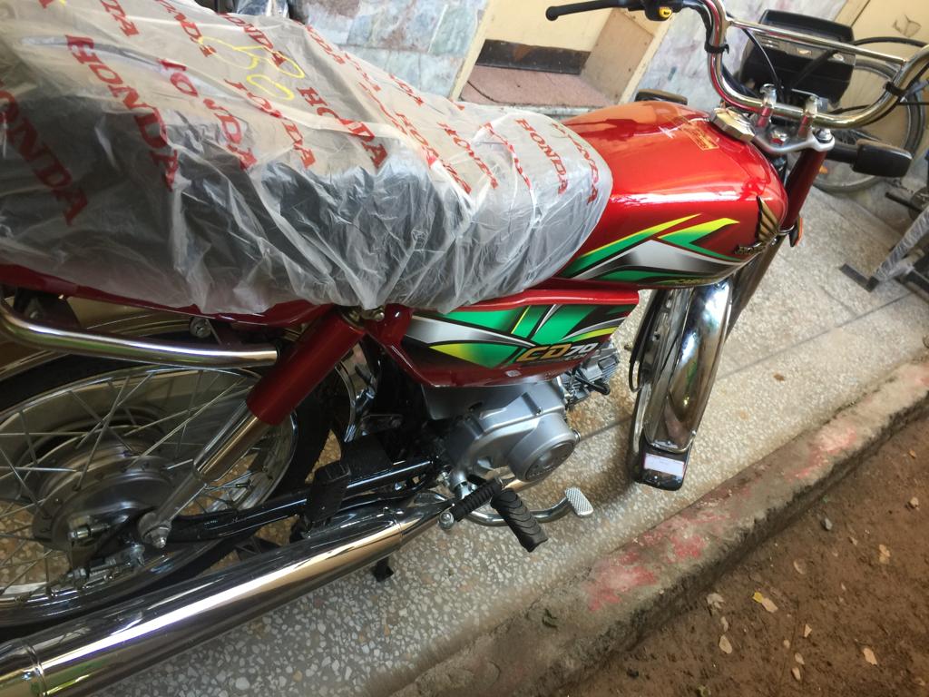 Honda CD 70 by Adeel Shakeel