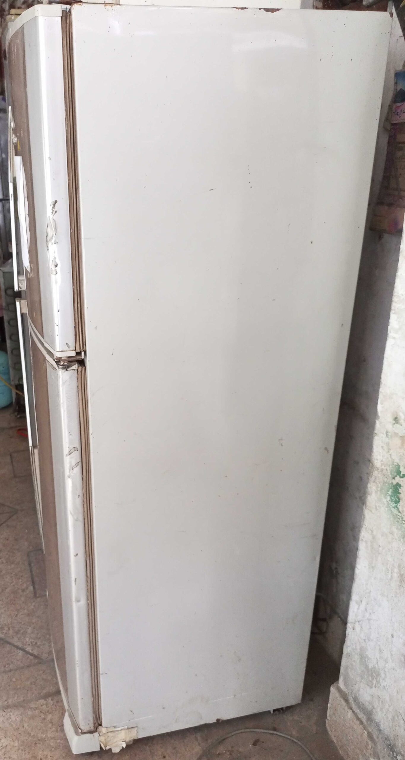 2nd hand frigh sale by Abaan Shahbaz