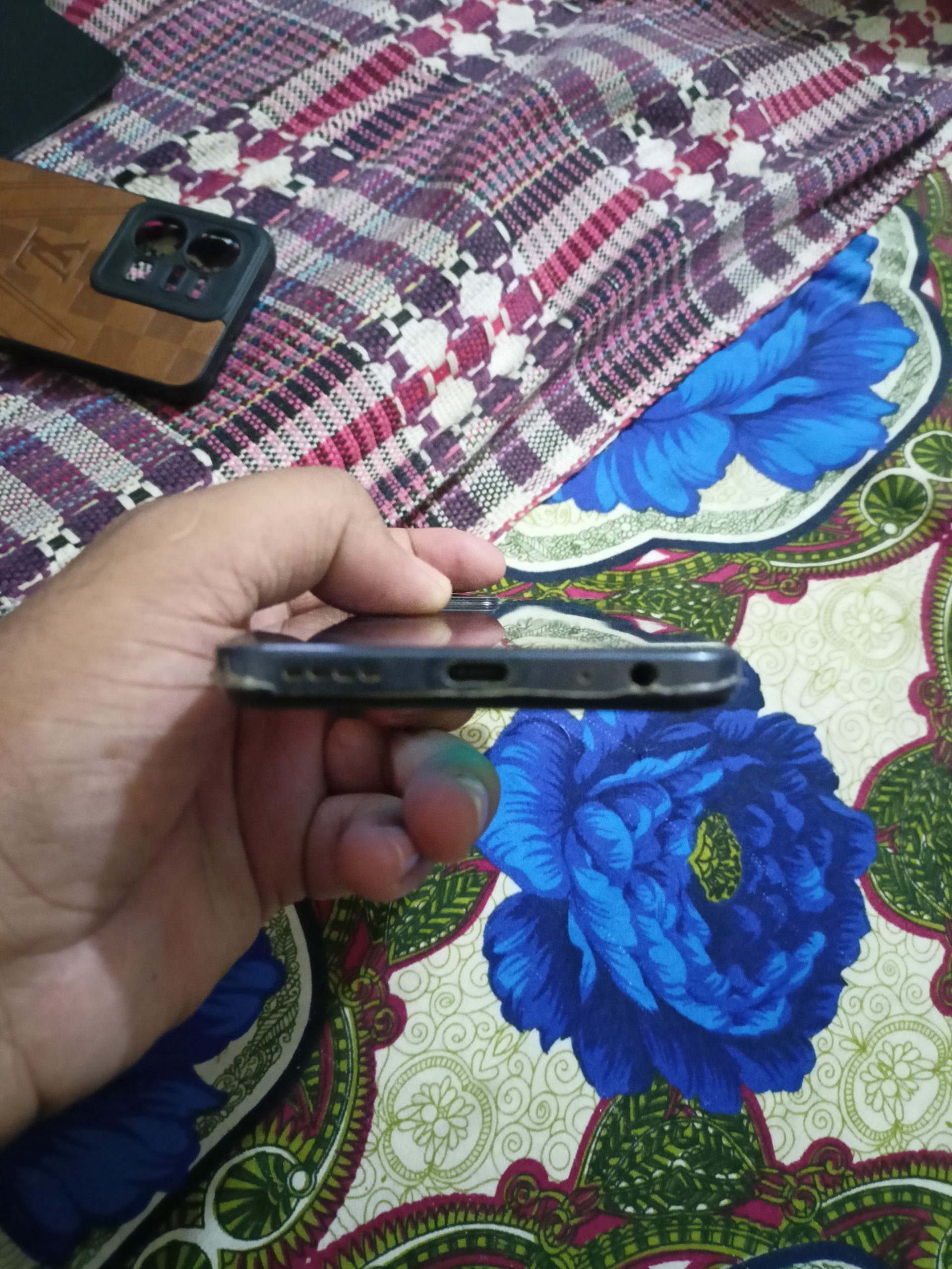 Vivo y35 8/128 by Anwaar Fareed