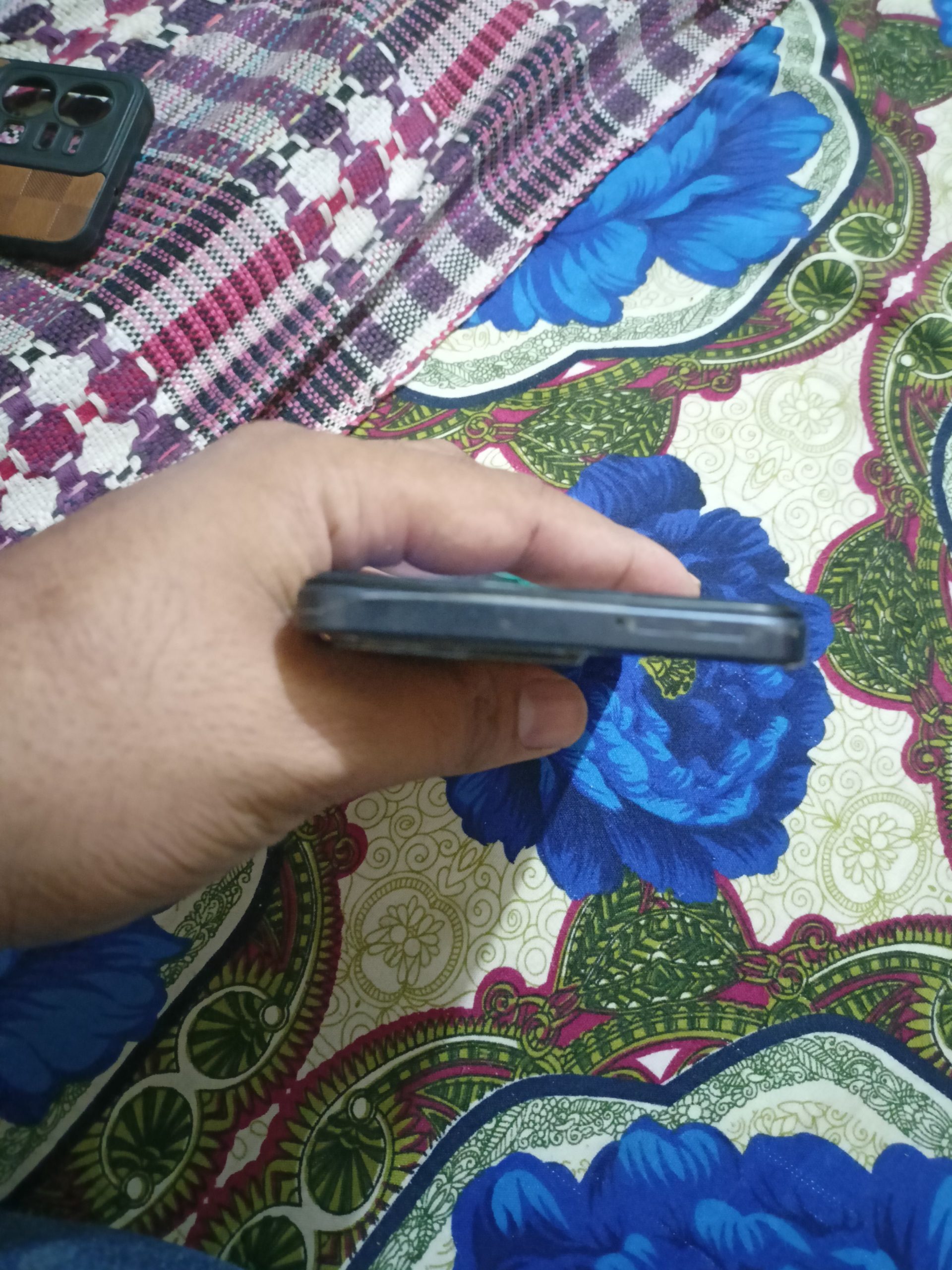 Vivo y35 8/128 by Anwaar Fareed