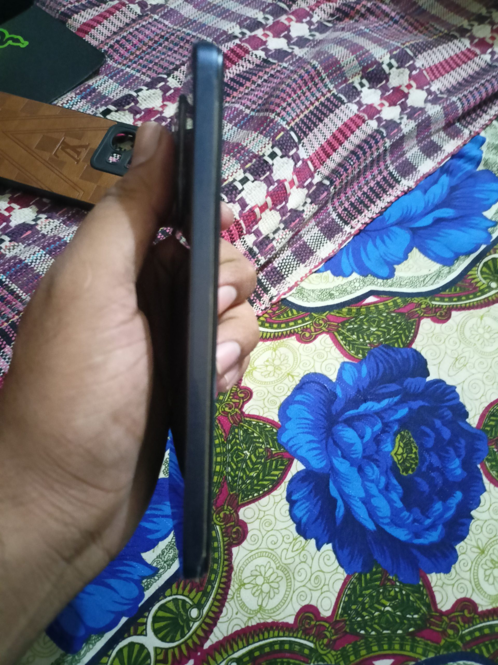 Vivo y35 8/128 by Anwaar Fareed