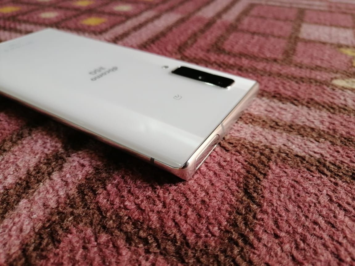 Docomo Arrows F-52a by It’s Honey