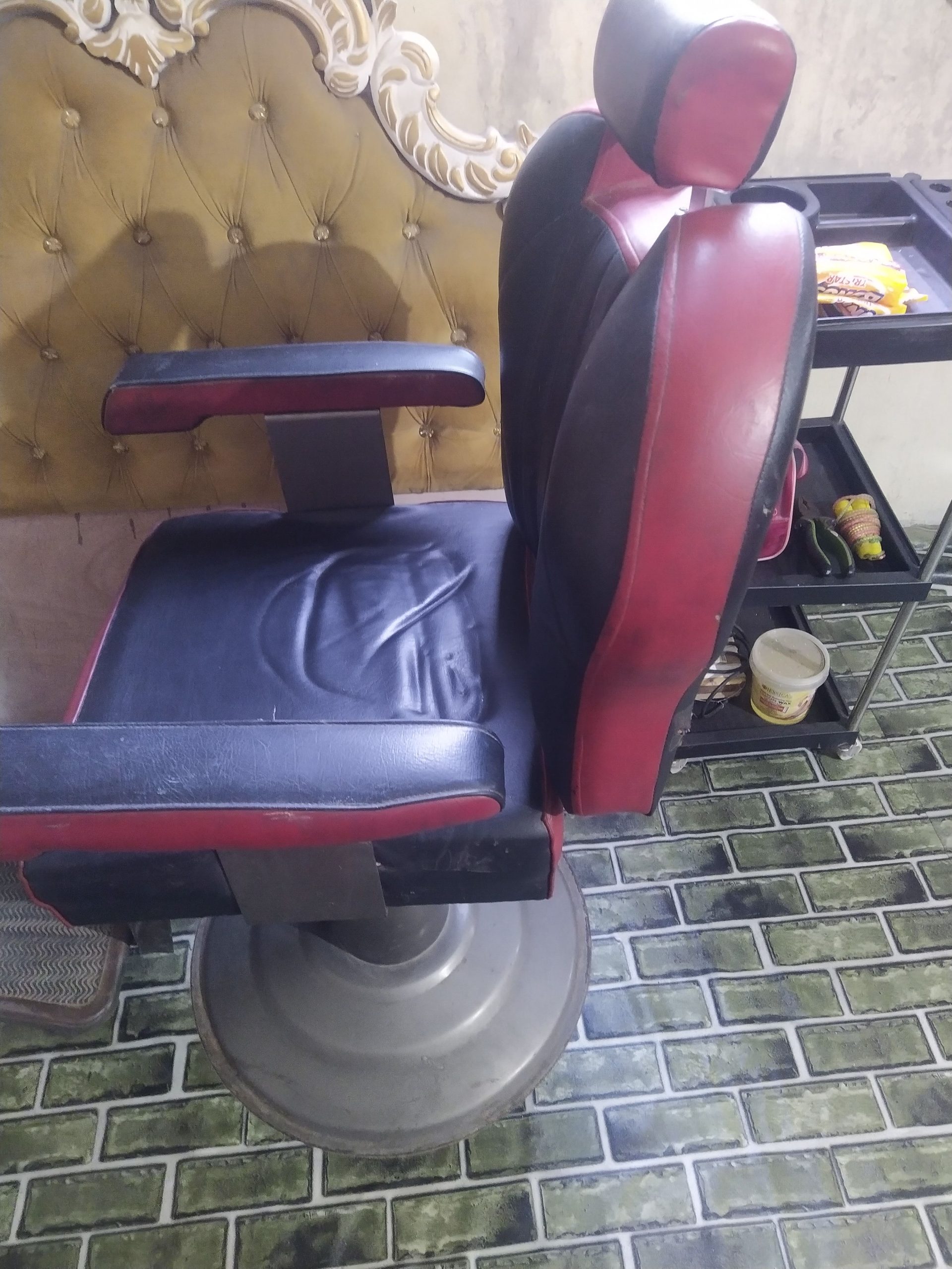 Parlour chair urjant sale by Muhammad siddique