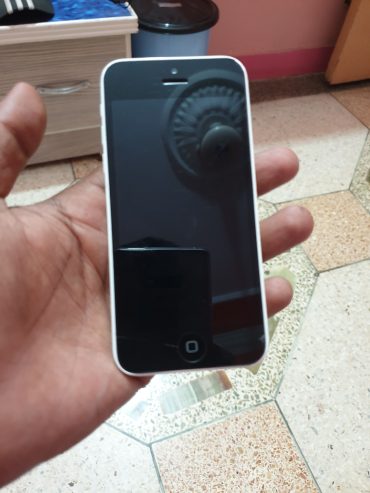 IPhone 5c Non pta by Daniyal Ahmed