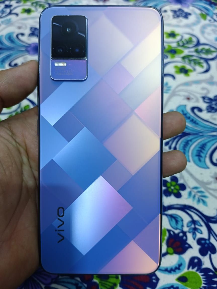 Vivo V21e by Aziz Abid