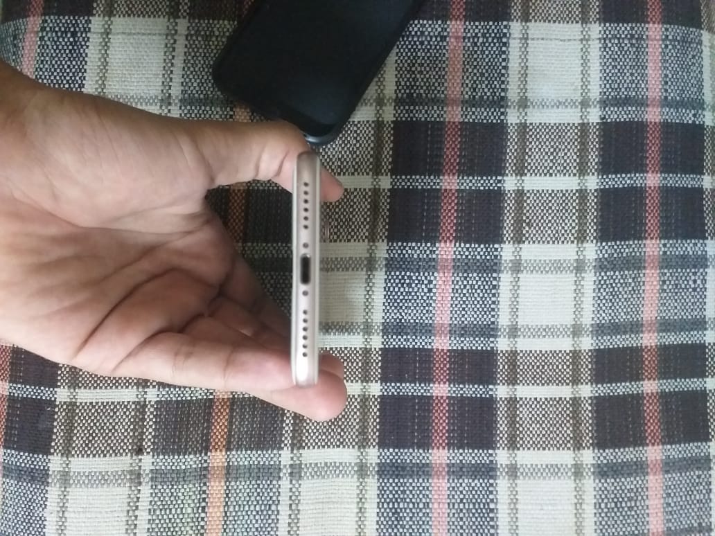 Iphone 7 non pta 128gb by Arham Rajpoot