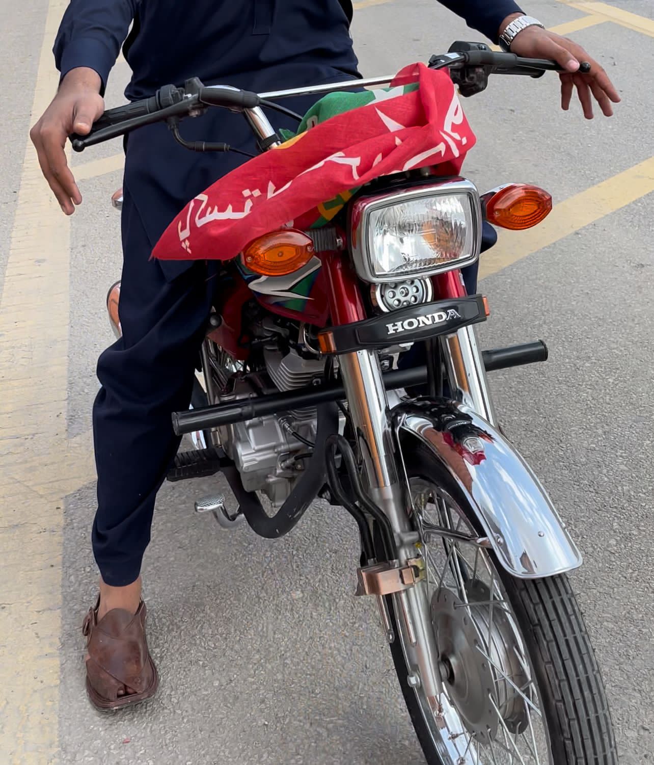 Aoa 2022 model hn last month ma ly hn 7500 chala huo hn jis na lana hn by Zeeshan abbasi