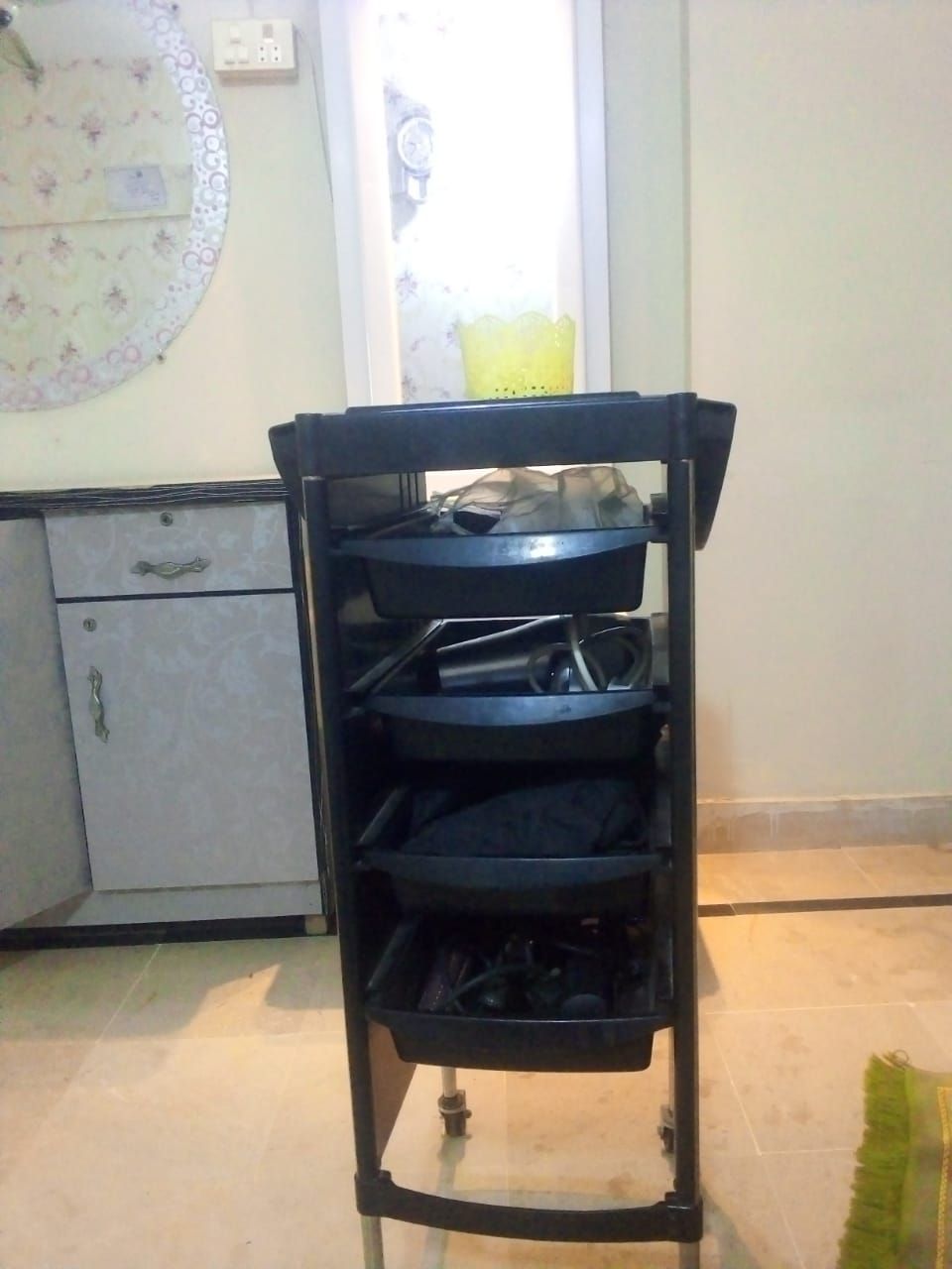 Beauty parlour cher and sofa set vid parlour Saman mukimil by MUSHTAQ Malik