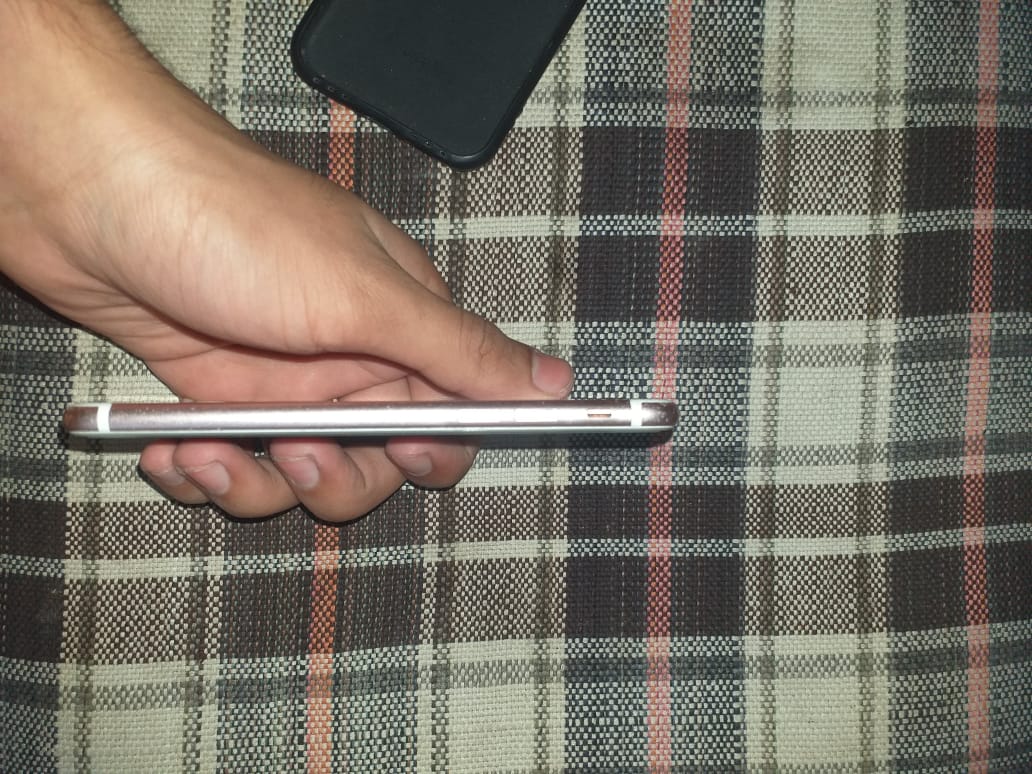 Iphone 7 non pta 128gb by Arham Rajpoot