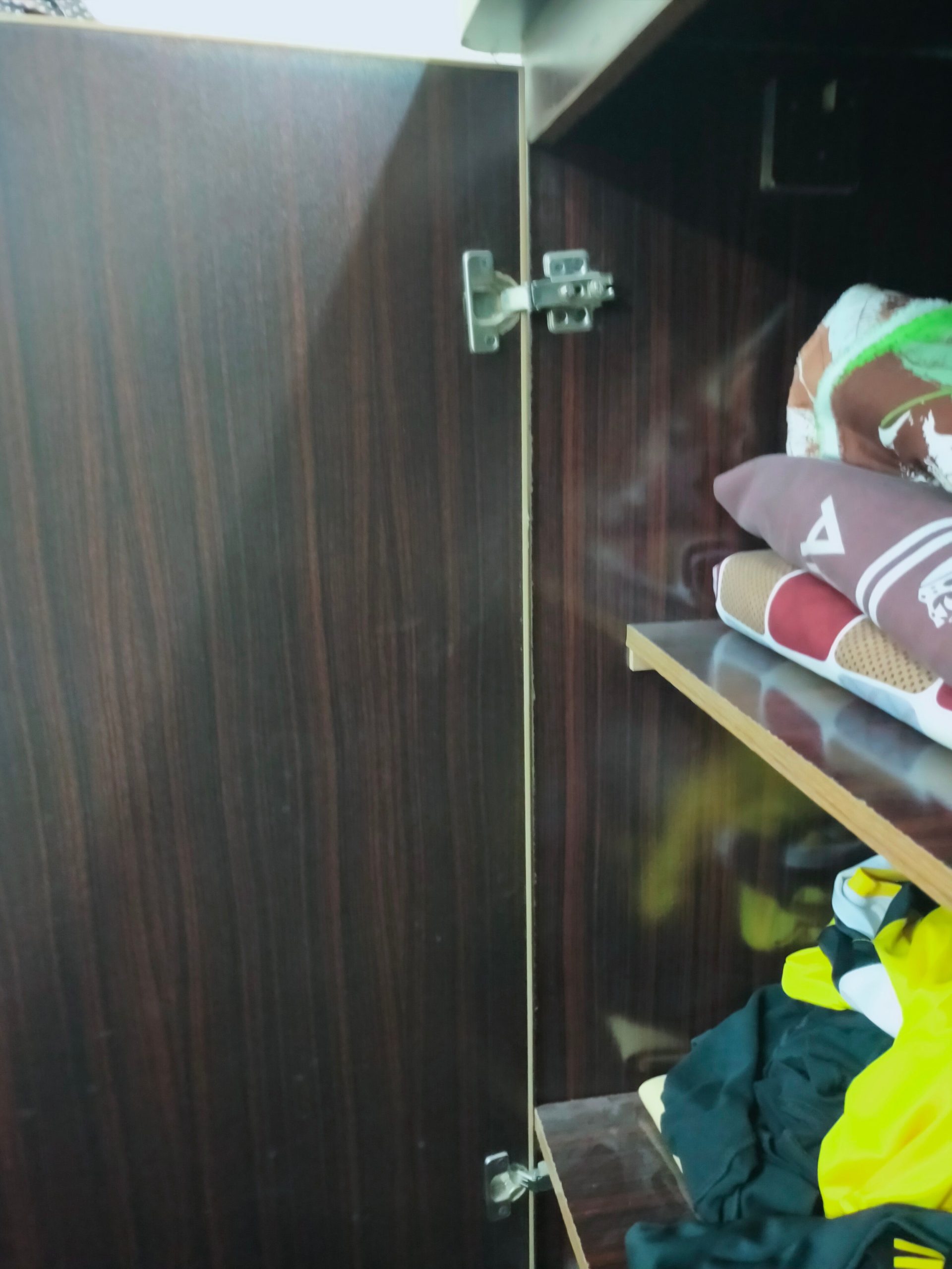 Almari wheel laghy hain bilkul ok hai shifting urgent sale by Awais Awais