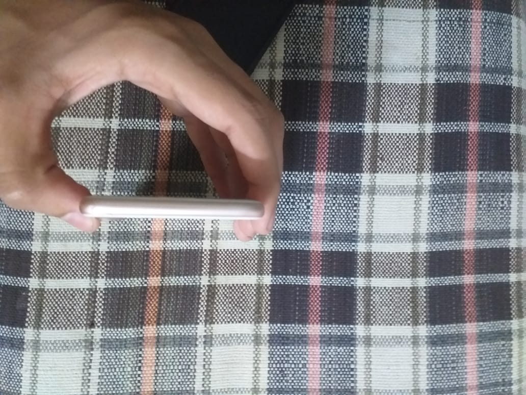 Iphone 7 non pta 128gb by Arham Rajpoot