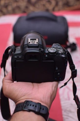 Canon 200d with 18/55 Stm lens by numan salahudin