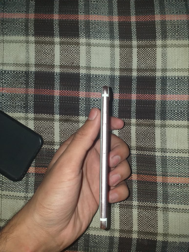 Iphone 7 non pta 128gb by Arham Rajpoot