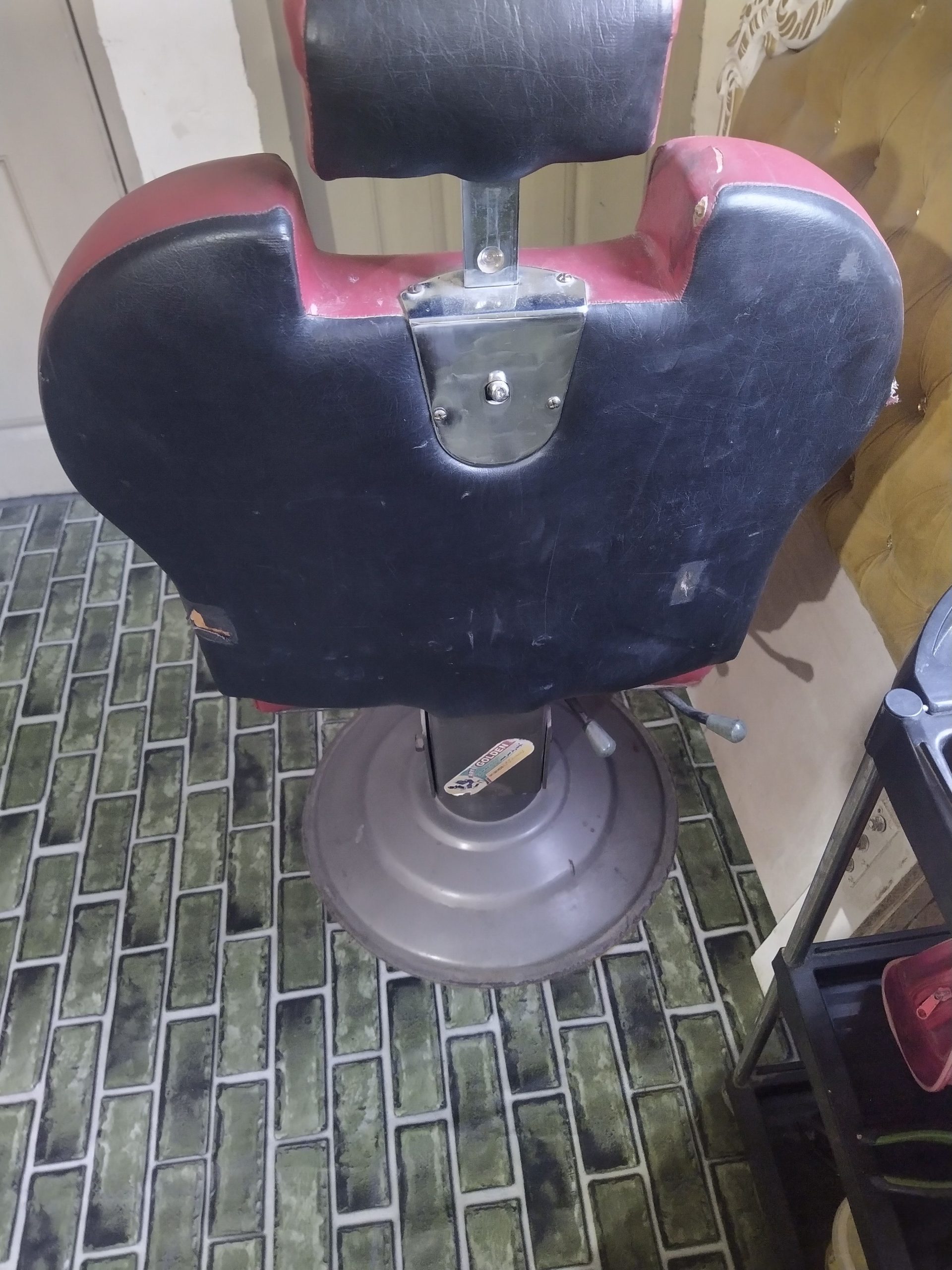 Parlour chair urjant sale by Muhammad siddique