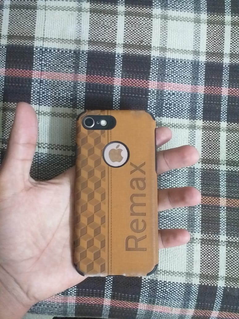 Iphone 7 non pta 128gb by Arham Rajpoot