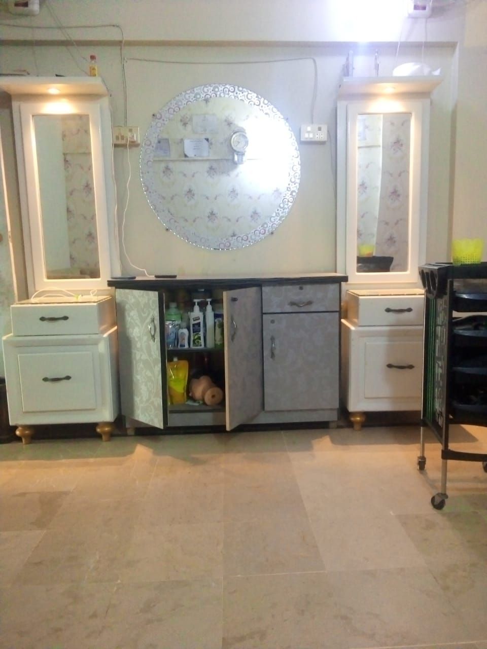 Beauty parlour cher and sofa set vid parlour Saman mukimil by MUSHTAQ Malik