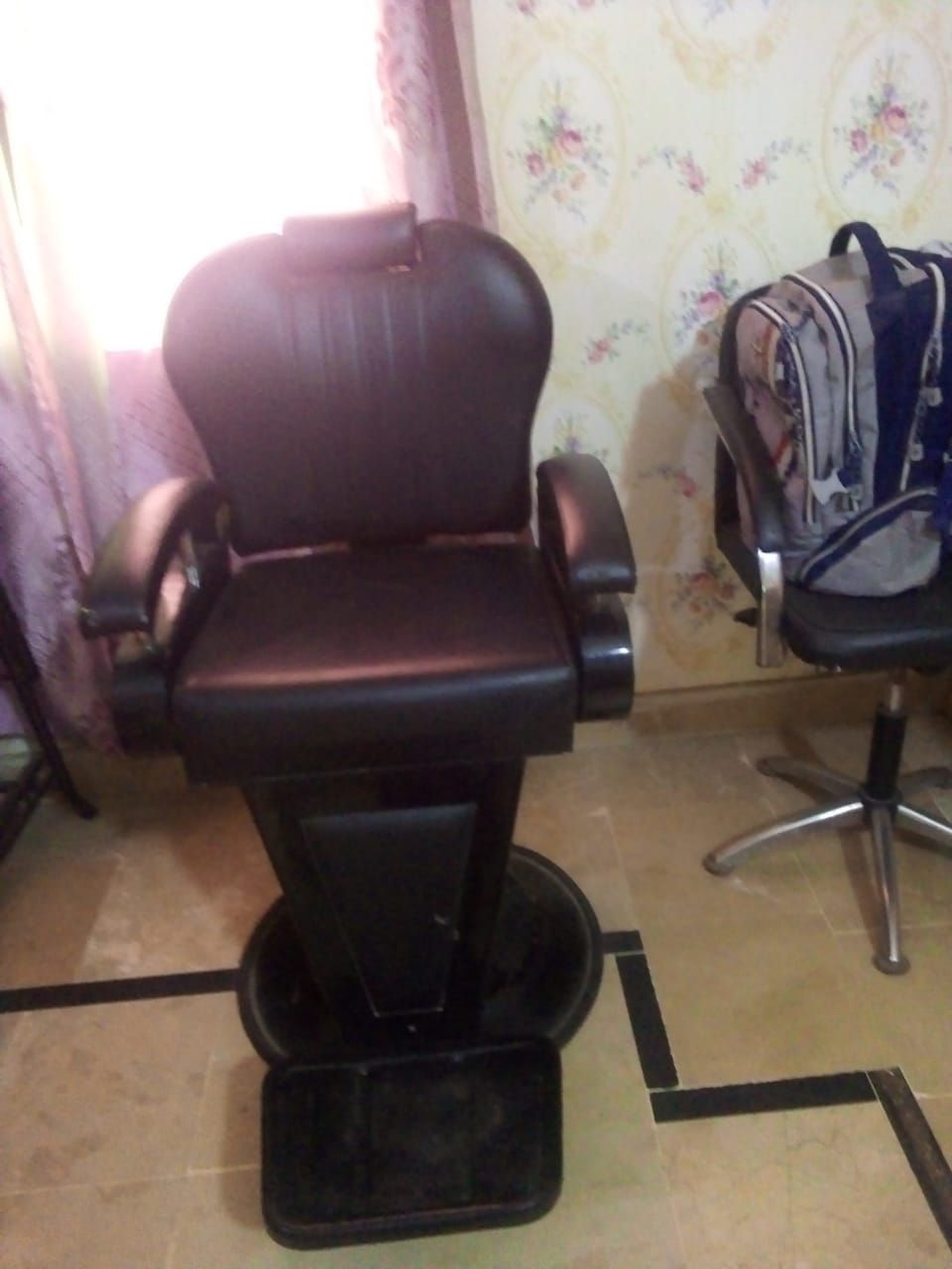 Beauty parlour cher and sofa set vid parlour Saman mukimil by MUSHTAQ Malik