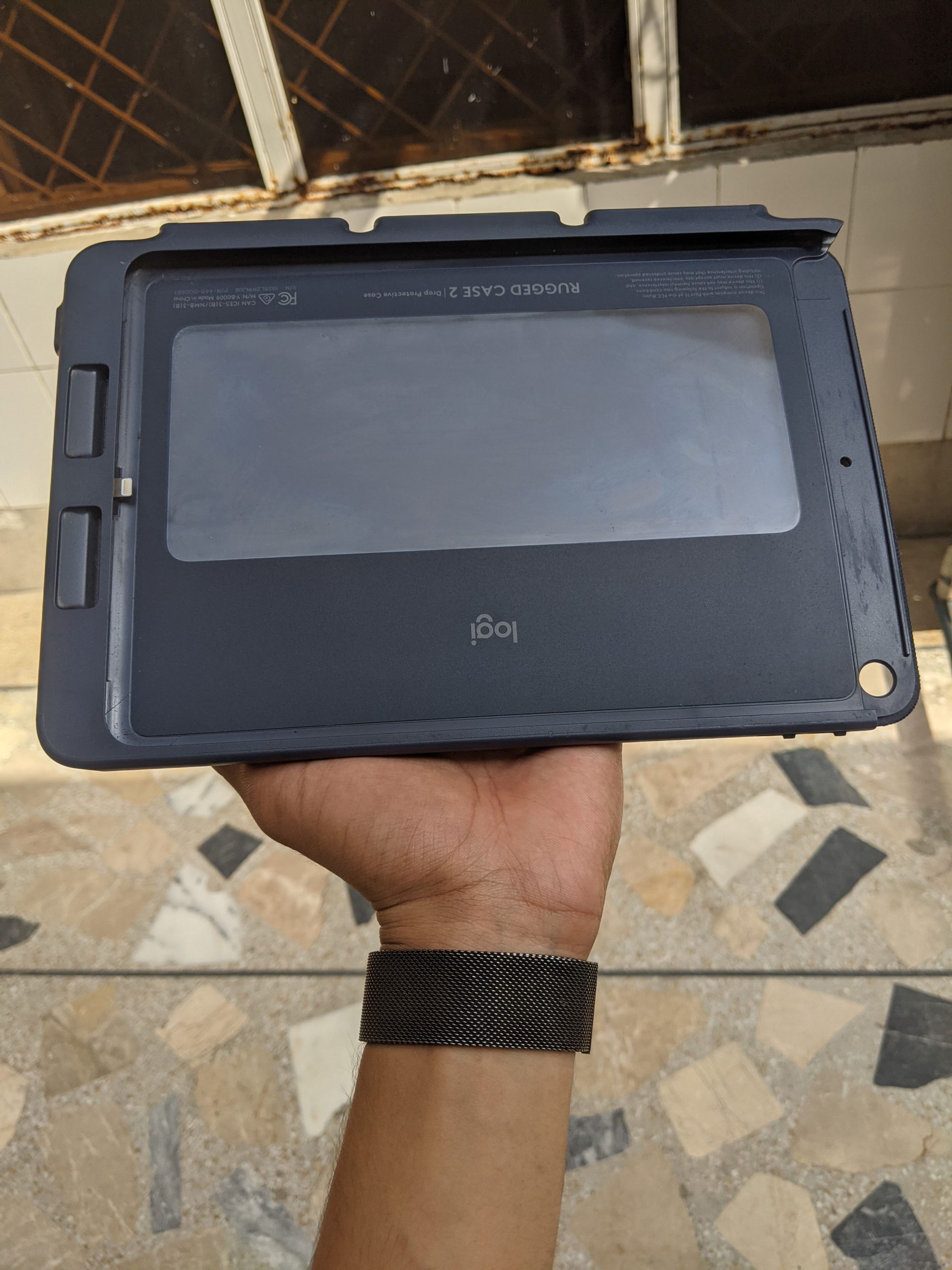 Apple iPad Air 1, 2 Very Antique Case for very Urgent sale by Taimoor games
