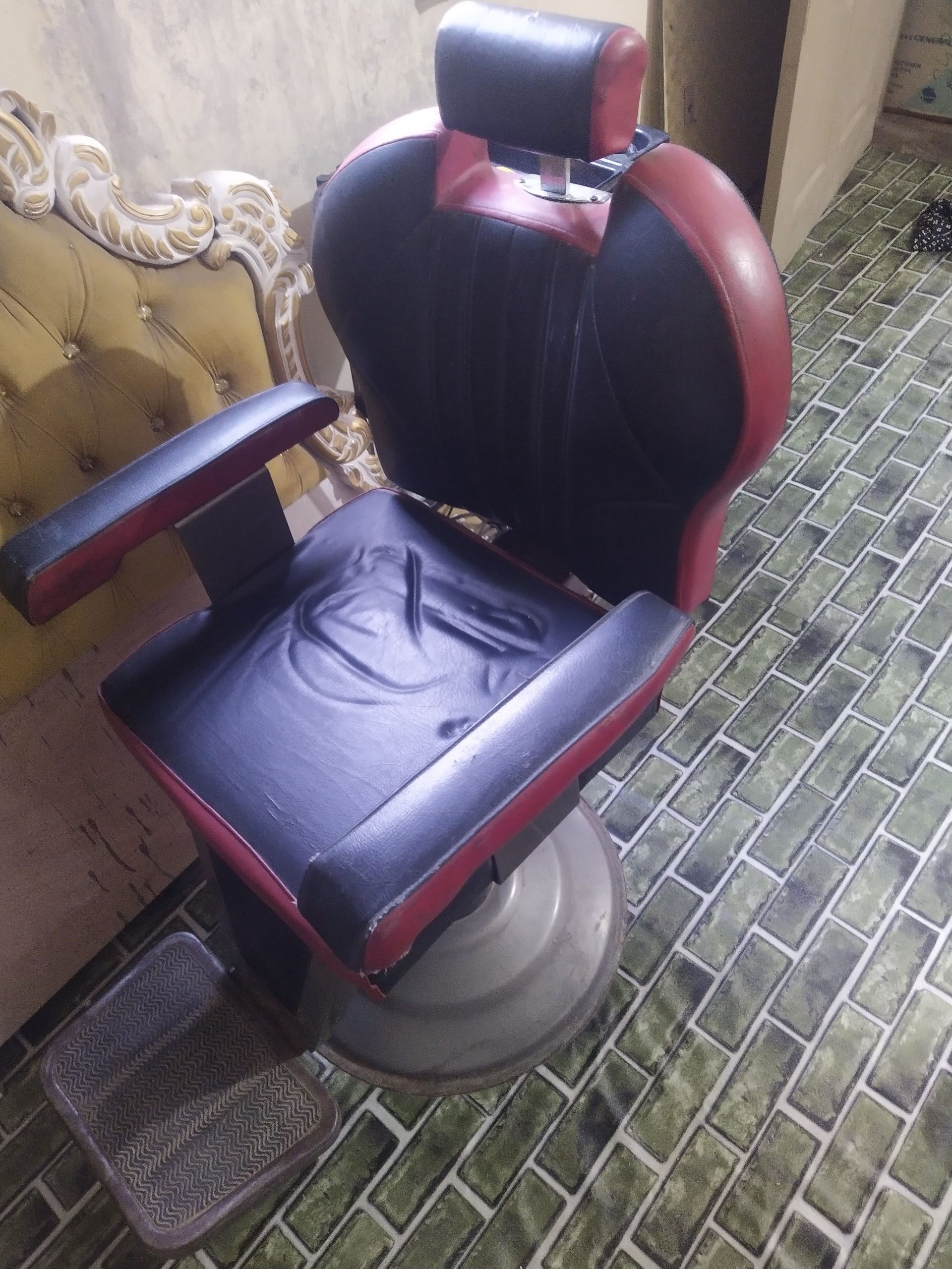 Parlour chair urjant sale by Muhammad siddique