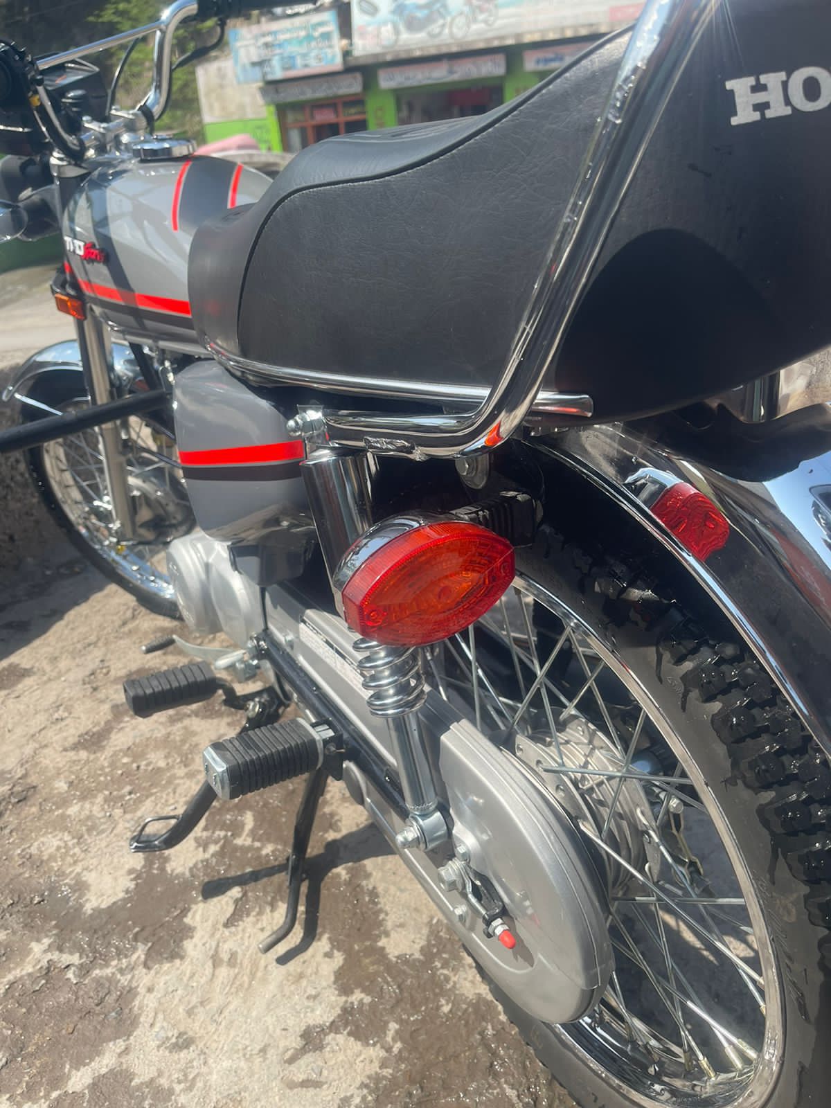 Aoa 2022 model hn last month ma ly hn 7500 chala huo hn jis na lana hn by Zeeshan abbasi