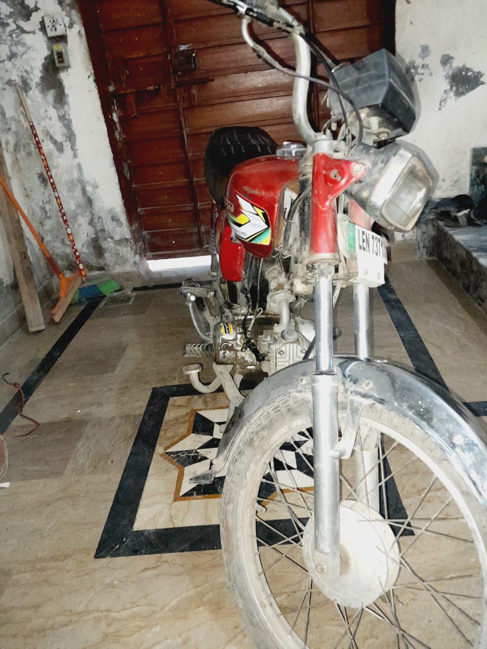 Pak hero ph 70 model 2012 copy file ok hai urgunt sale krni by Ali Hamza