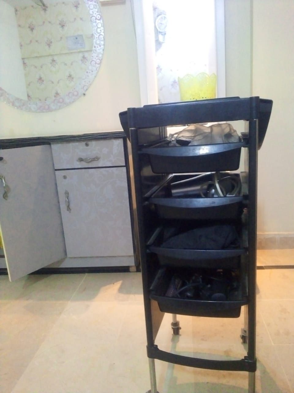 Beauty parlour cher and sofa set vid parlour Saman mukimil by MUSHTAQ Malik