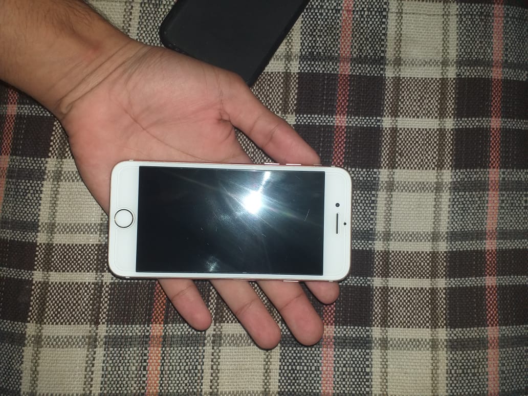 Iphone 7 non pta 128gb by Arham Rajpoot