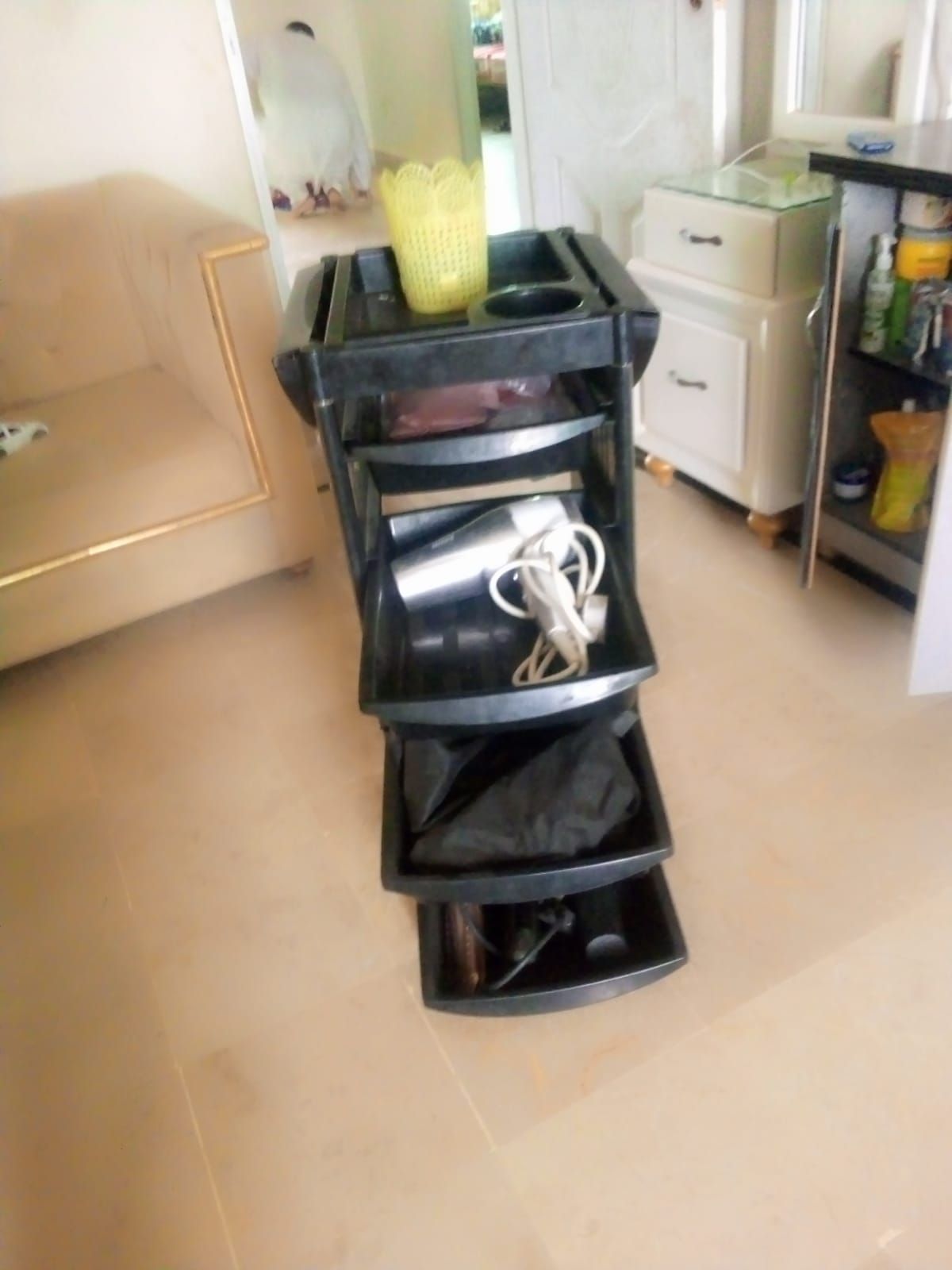 Beauty parlour cher and sofa set vid parlour Saman mukimil by MUSHTAQ Malik