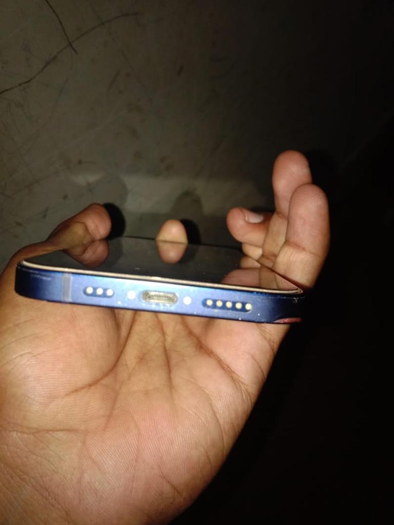 iphone 12 non pta by Areeb Baloch