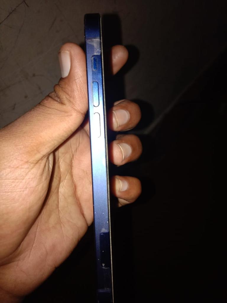 iphone 12 non pta by Areeb Baloch