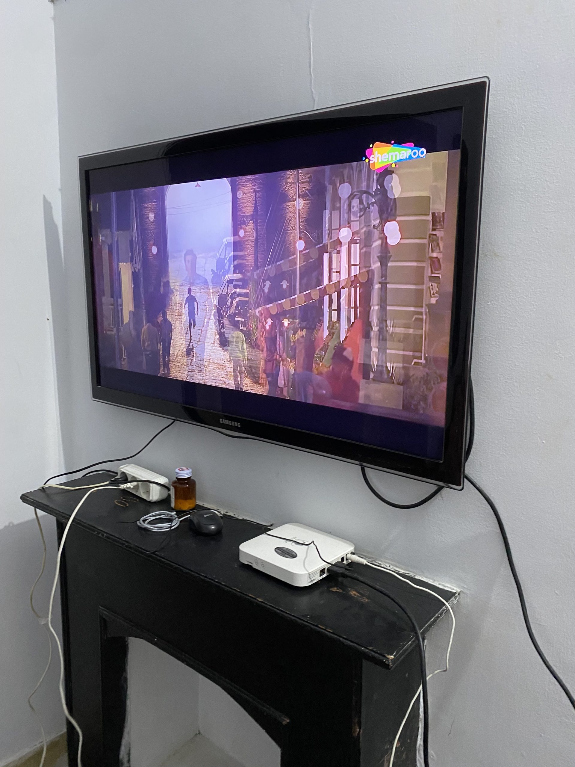 Samsung smart 3d tv original 40inchs by Ibrahim Akbari