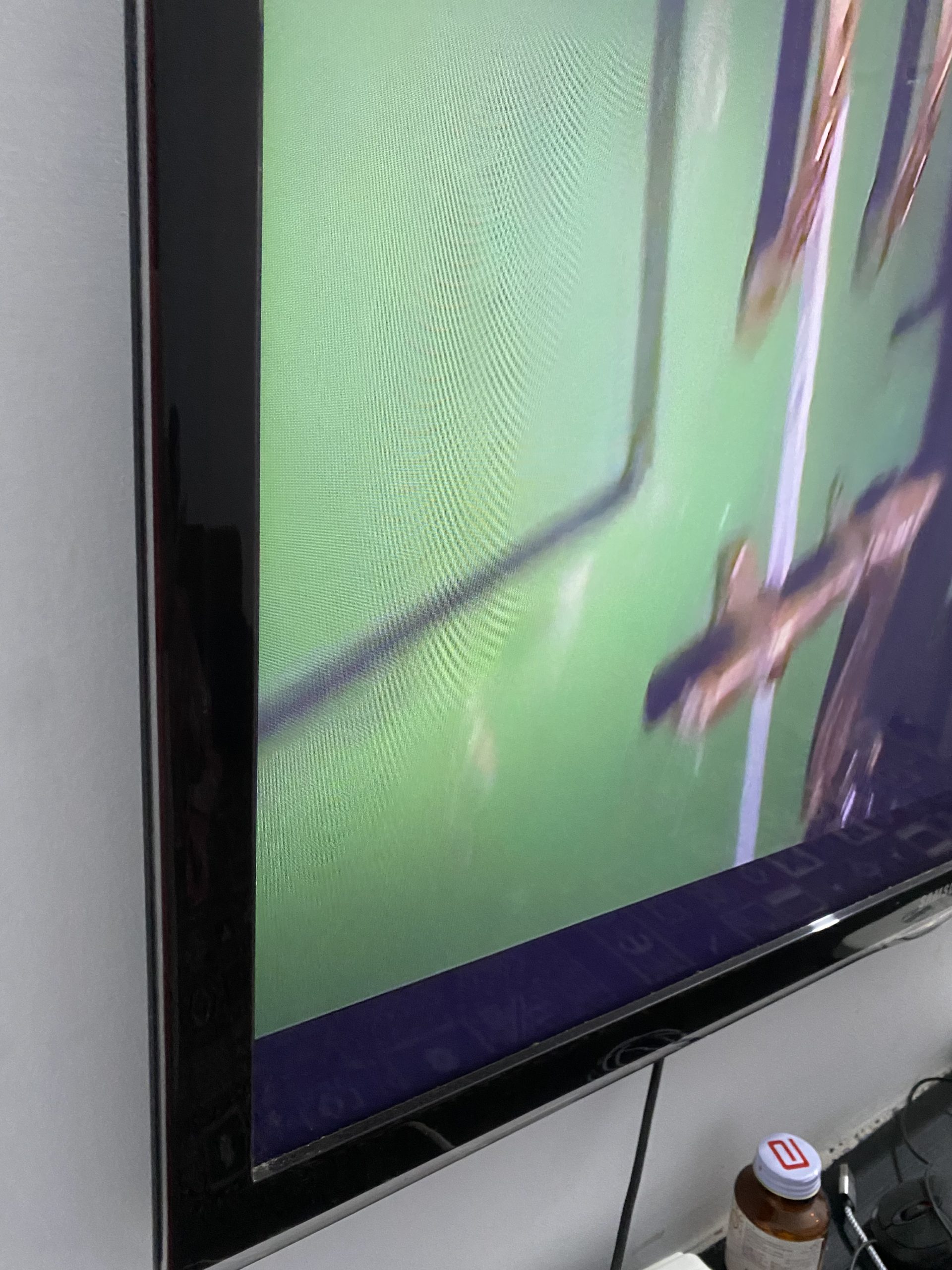 Samsung smart 3d tv original 40inchs by Ibrahim Akbari