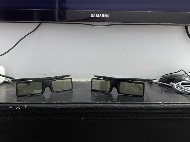 Samsung smart 3d tv original 40inchs by Ibrahim Akbari