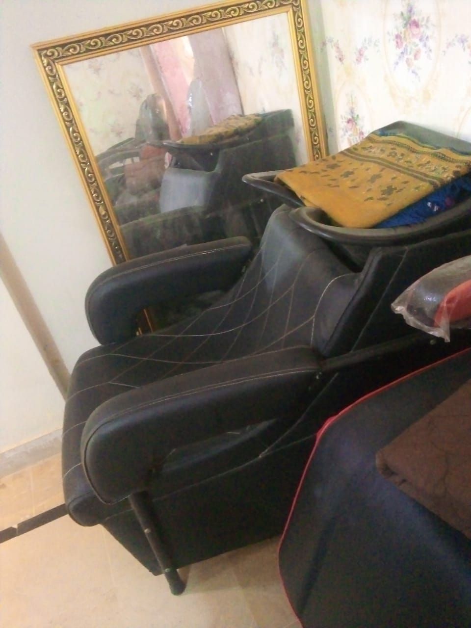 Beauty parlour cher and sofa set vid parlour Saman mukimil by MUSHTAQ Malik