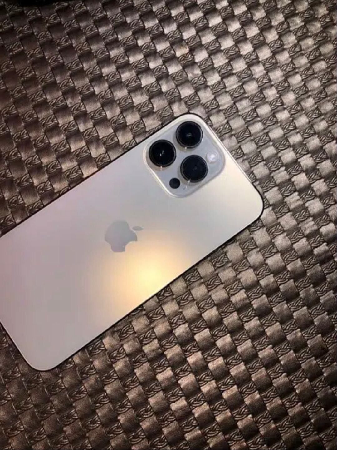 iPhone 14 Pro Max Golden by UOL F19