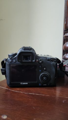 Canon 6d with 50mm 1.8 professional dslr. by numan salahudin