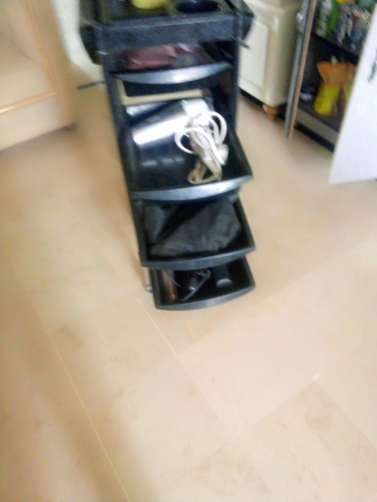 Beauty parlour cher and sofa set vid parlour Saman mukimil by MUSHTAQ Malik