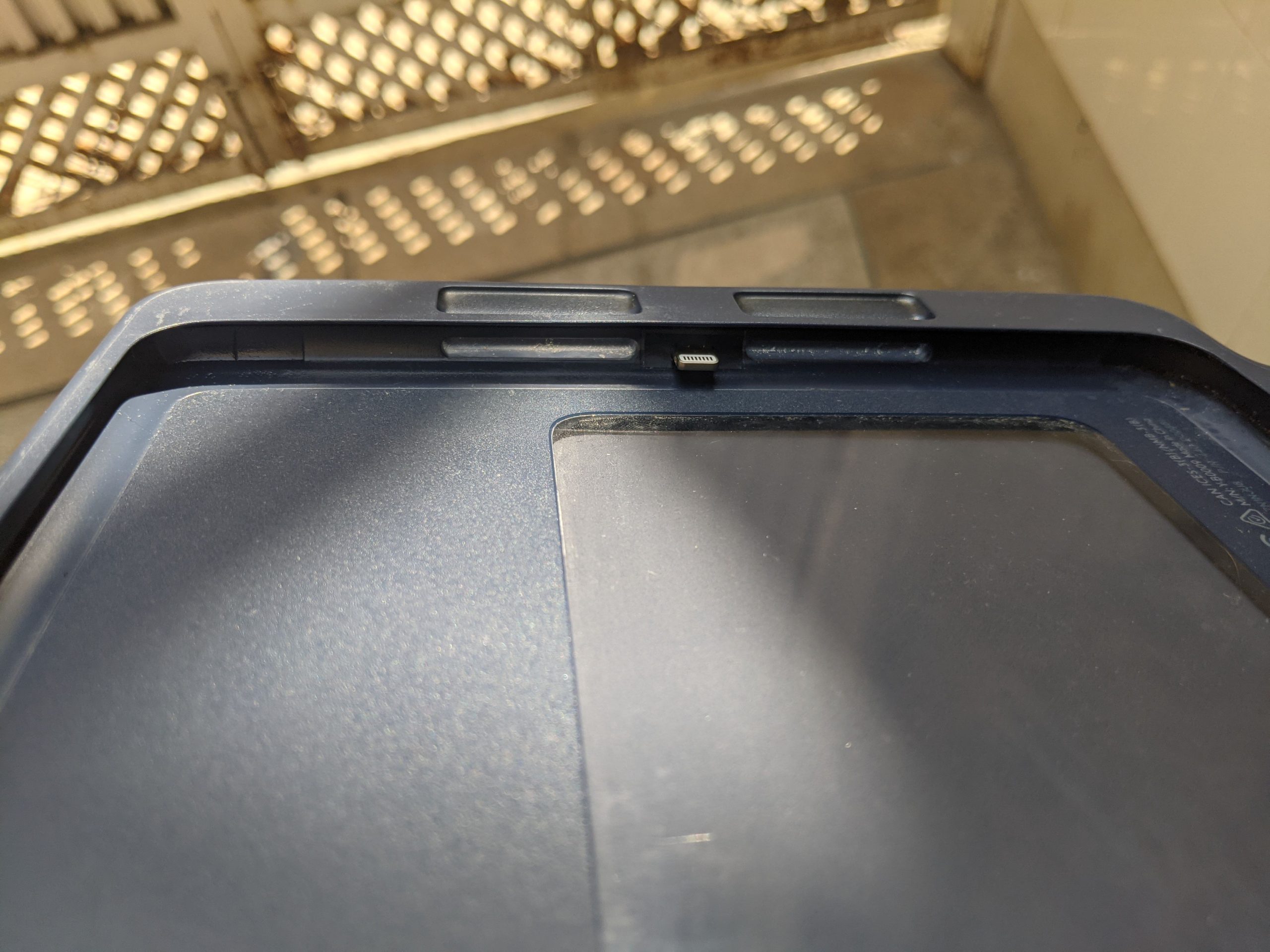 Apple iPad Air 1, 2 Very Antique Case for very Urgent sale by Taimoor games