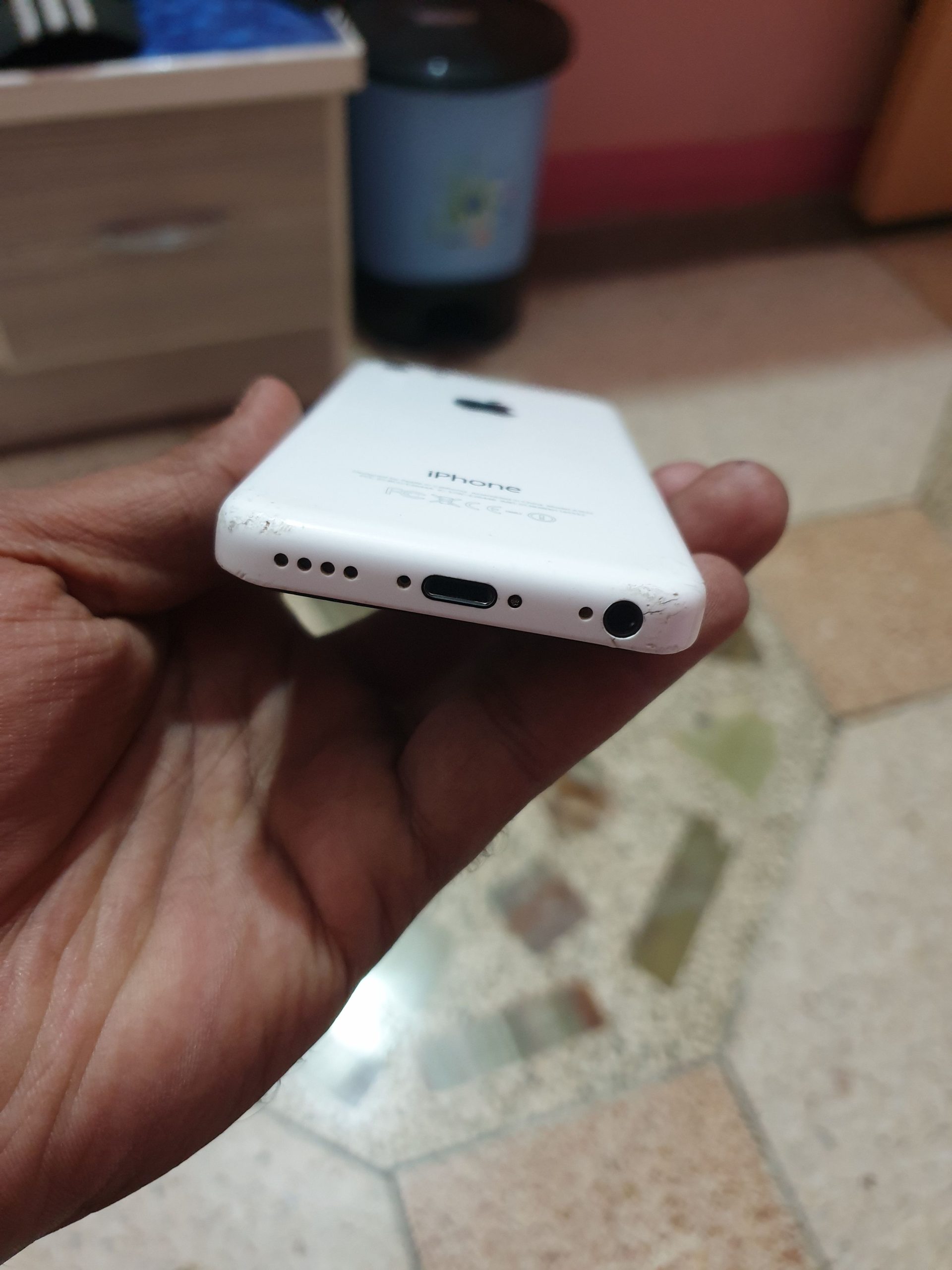 IPhone 5c Non pta by Daniyal Ahmed