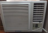Skywood window Ac pona ton like new condition by shehroz official