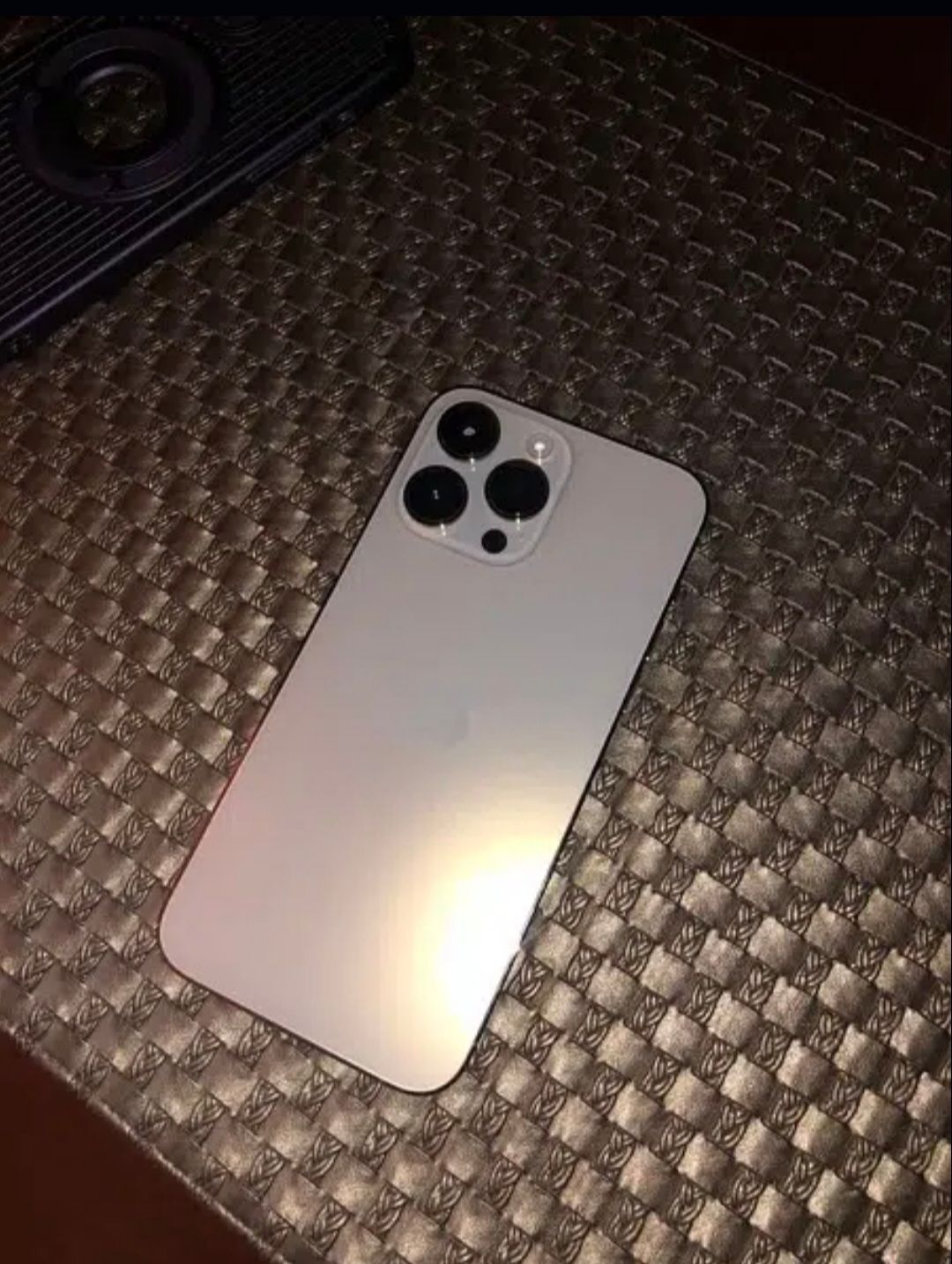 iPhone 14 Pro Max Golden by UOL F19