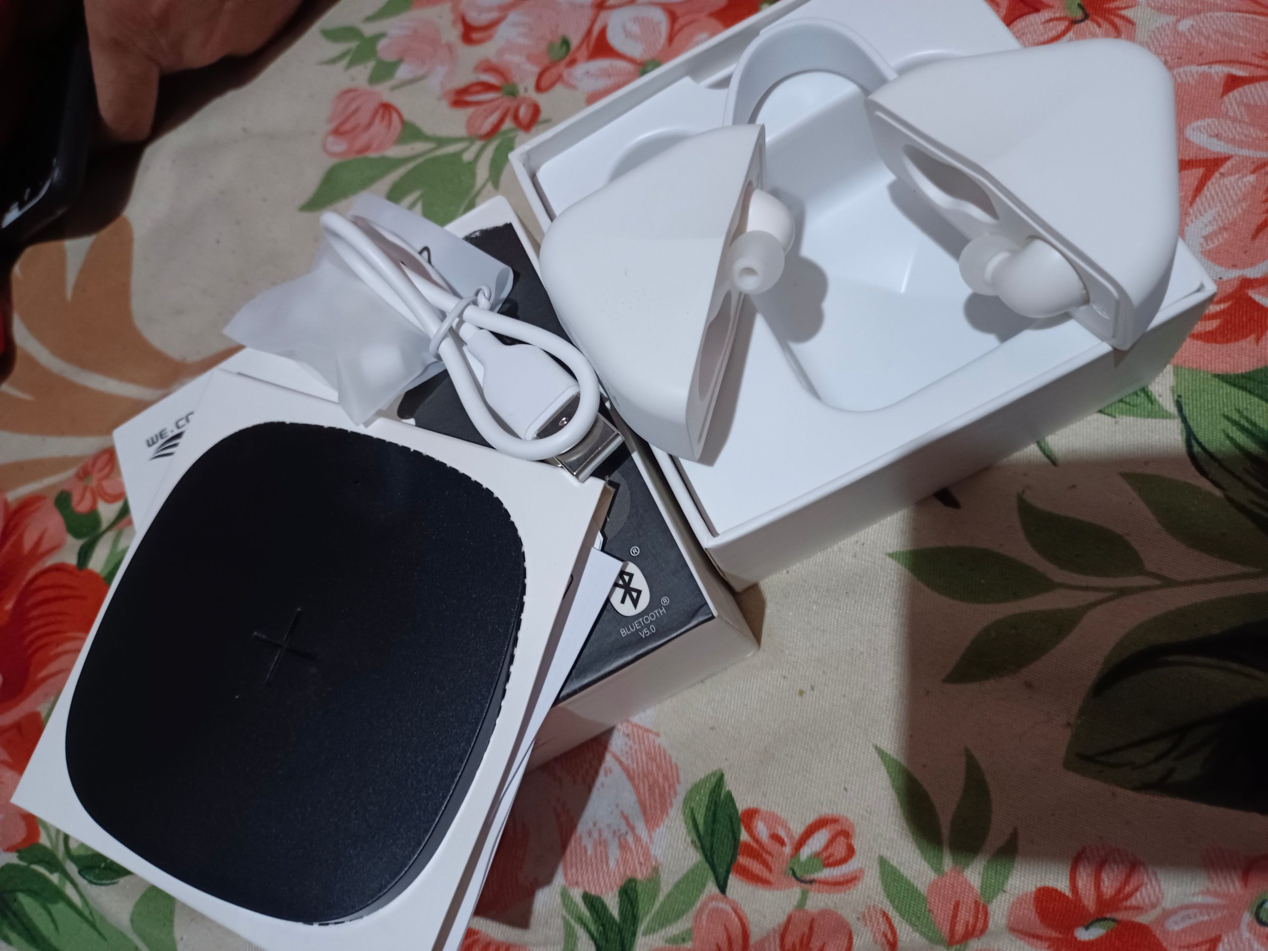 Bluetooth deeper wireless with fun charger original brand in Dubai by Irtazajaan Irtazajaan